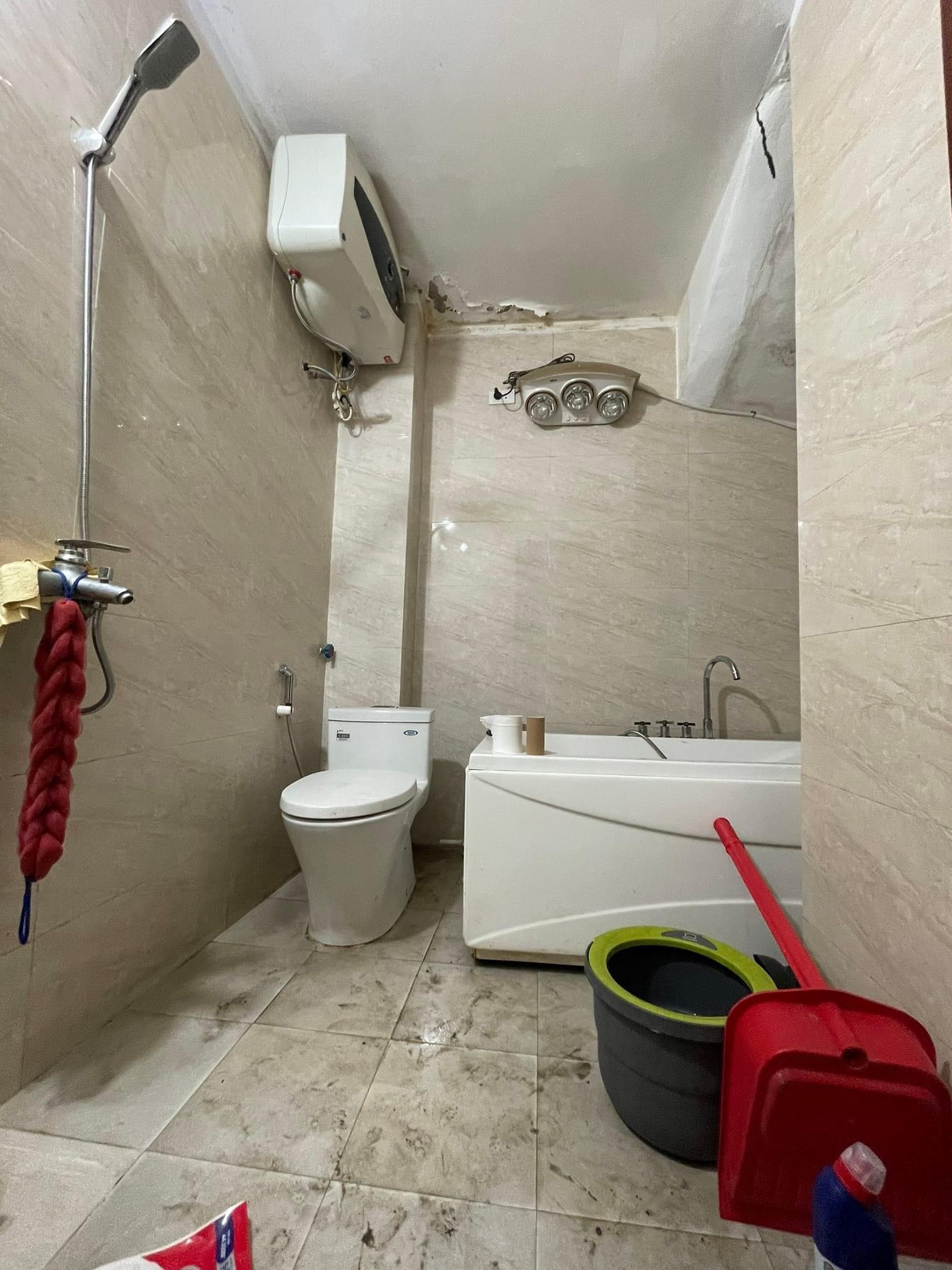Bán nhà Cầu Giấy ,nhà phố Cầu Giấy ,kinh doanh , ô tô 45mX5tầng ,5.5tỷ Bán nhà Cầu Giấy nhà phố Cầu Giấy vị trí trung tâm quận Cầu Giấy , gần phố Nguyễn khang , đường Láng , Dương Quảng Hàm , Nguyễn Văn Huyên nhiều tiện ích giao thông thuận lợi, gần quận ủy Cầu Giấy,bệnh viện GTVT, gần TTTM, đh Giao Thông , đh Thủ Đô , đh Ngoại Thương,đh Sư Phạm ,công viên Cầu Giấy , công viên Thủ Lệ ,bãi xe……+ Nhà thiết kế 5 tầng đẹp sang trọng nội thất tiện nghi.- Tầng 1 ; khách + bếp . - Tầng 2 3 4: mỗi tầng phòng ngủ, 1 vệ sinh, các phòng full giường tủ, thiết bị. - Tầng 5 phòng thờ, sân phơi. Liên hệ Huấn chuyên bán nhà Cầu Giấy để được tư vấn và xem nhà miễn phí sđt:0971035098(Tôi có rất nhiều nhà phố Cầu Giấy với phân khúc khác nhau!)