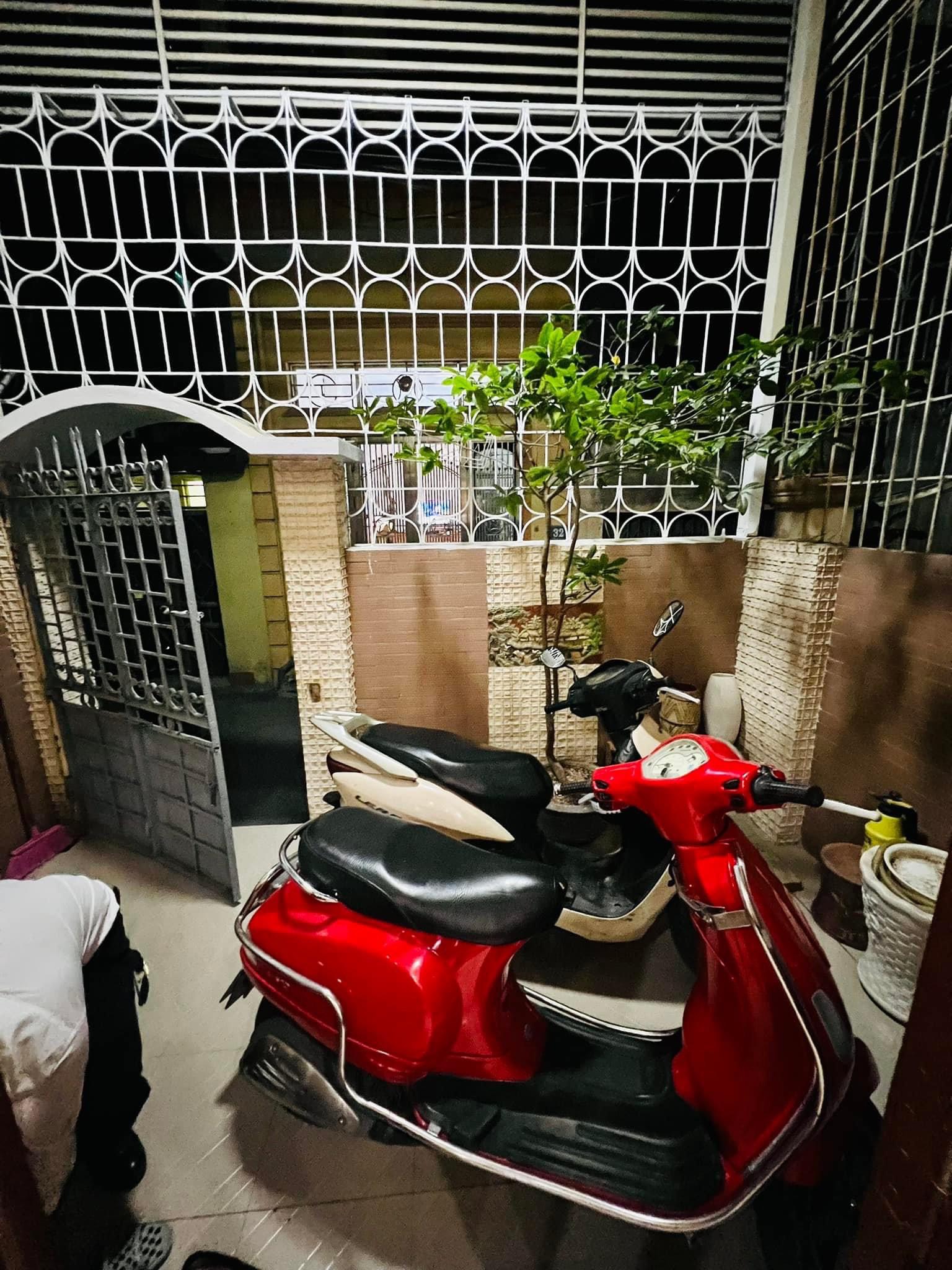 Bán nhà Cầu Giấy ,nhà phố Cầu Giấy ,kinh doanh , ô tô 45mX5tầng ,5.5tỷ Bán nhà Cầu Giấy nhà phố Cầu Giấy vị trí trung tâm quận Cầu Giấy , gần phố Nguyễn khang , đường Láng , Dương Quảng Hàm , Nguyễn Văn Huyên nhiều tiện ích giao thông thuận lợi, gần quận ủy Cầu Giấy,bệnh viện GTVT, gần TTTM, đh Giao Thông , đh Thủ Đô , đh Ngoại Thương,đh Sư Phạm ,công viên Cầu Giấy , công viên Thủ Lệ ,bãi xe……+ Nhà thiết kế 5 tầng đẹp sang trọng nội thất tiện nghi.- Tầng 1 ; khách + bếp . - Tầng 2 3 4: mỗi tầng phòng ngủ, 1 vệ sinh, các phòng full giường tủ, thiết bị. - Tầng 5 phòng thờ, sân phơi. Liên hệ Huấn chuyên bán nhà Cầu Giấy để được tư vấn và xem nhà miễn phí sđt:0971035098(Tôi có rất nhiều nhà phố Cầu Giấy với phân khúc khác nhau!)