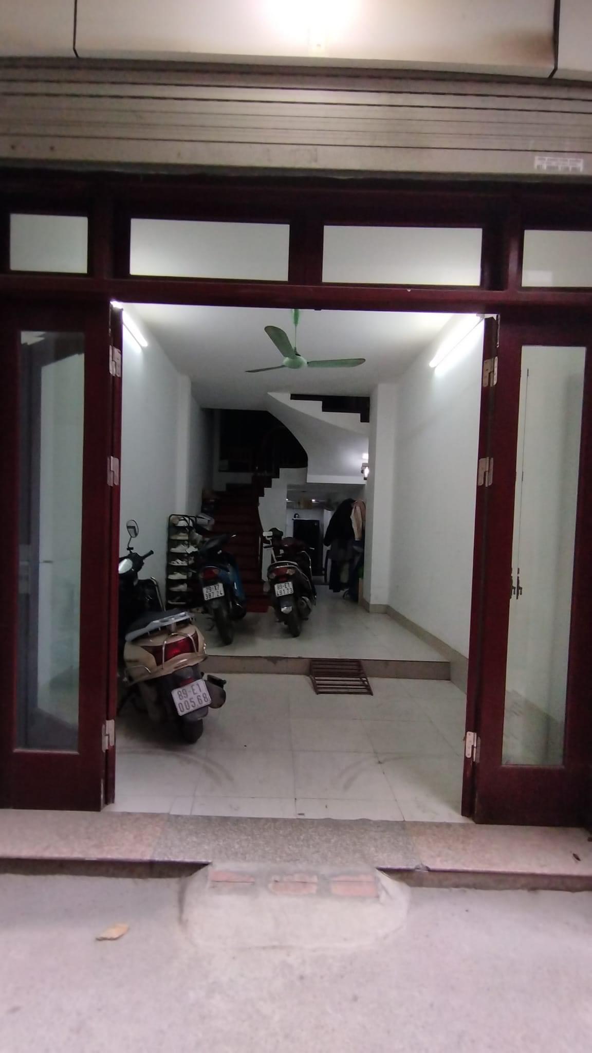 Bán nhà Cầu Giấy ,nhà phố Cầu Giấy ,kinh doanh , ô tô 45mX5tầng ,5.5tỷ Bán nhà Cầu Giấy nhà phố Cầu Giấy vị trí trung tâm quận Cầu Giấy , gần phố Nguyễn khang , đường Láng , Dương Quảng Hàm , Nguyễn Văn Huyên nhiều tiện ích giao thông thuận lợi, gần quận ủy Cầu Giấy,bệnh viện GTVT, gần TTTM, đh Giao Thông , đh Thủ Đô , đh Ngoại Thương,đh Sư Phạm ,công viên Cầu Giấy , công viên Thủ Lệ ,bãi xe……+ Nhà thiết kế 5 tầng đẹp sang trọng nội thất tiện nghi.- Tầng 1 ; khách + bếp . - Tầng 2 3 4: mỗi tầng phòng ngủ, 1 vệ sinh, các phòng full giường tủ, thiết bị. - Tầng 5 phòng thờ, sân phơi. Liên hệ Huấn chuyên bán nhà Cầu Giấy để được tư vấn và xem nhà miễn phí sđt:0971035098(Tôi có rất nhiều nhà phố Cầu Giấy với phân khúc khác nhau!)