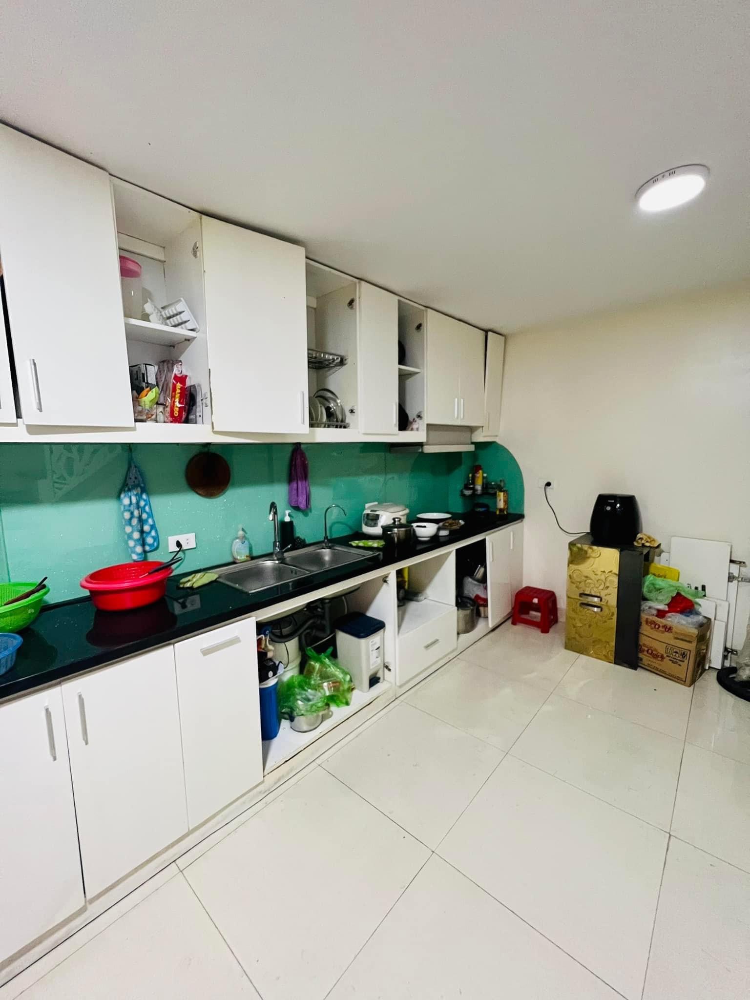 Bán nhà Cầu Giấy ,nhà phố Cầu Giấy ,kinh doanh , ô tô 45mX5tầng ,5.5tỷ Bán nhà Cầu Giấy nhà phố Cầu Giấy vị trí trung tâm quận Cầu Giấy , gần phố Nguyễn khang , đường Láng , Dương Quảng Hàm , Nguyễn Văn Huyên nhiều tiện ích giao thông thuận lợi, gần quận ủy Cầu Giấy,bệnh viện GTVT, gần TTTM, đh Giao Thông , đh Thủ Đô , đh Ngoại Thương,đh Sư Phạm ,công viên Cầu Giấy , công viên Thủ Lệ ,bãi xe……+ Nhà thiết kế 5 tầng đẹp sang trọng nội thất tiện nghi.- Tầng 1 ; khách + bếp . - Tầng 2 3 4: mỗi tầng phòng ngủ, 1 vệ sinh, các phòng full giường tủ, thiết bị. - Tầng 5 phòng thờ, sân phơi. Liên hệ Huấn chuyên bán nhà Cầu Giấy để được tư vấn và xem nhà miễn phí sđt:0971035098(Tôi có rất nhiều nhà phố Cầu Giấy với phân khúc khác nhau!)