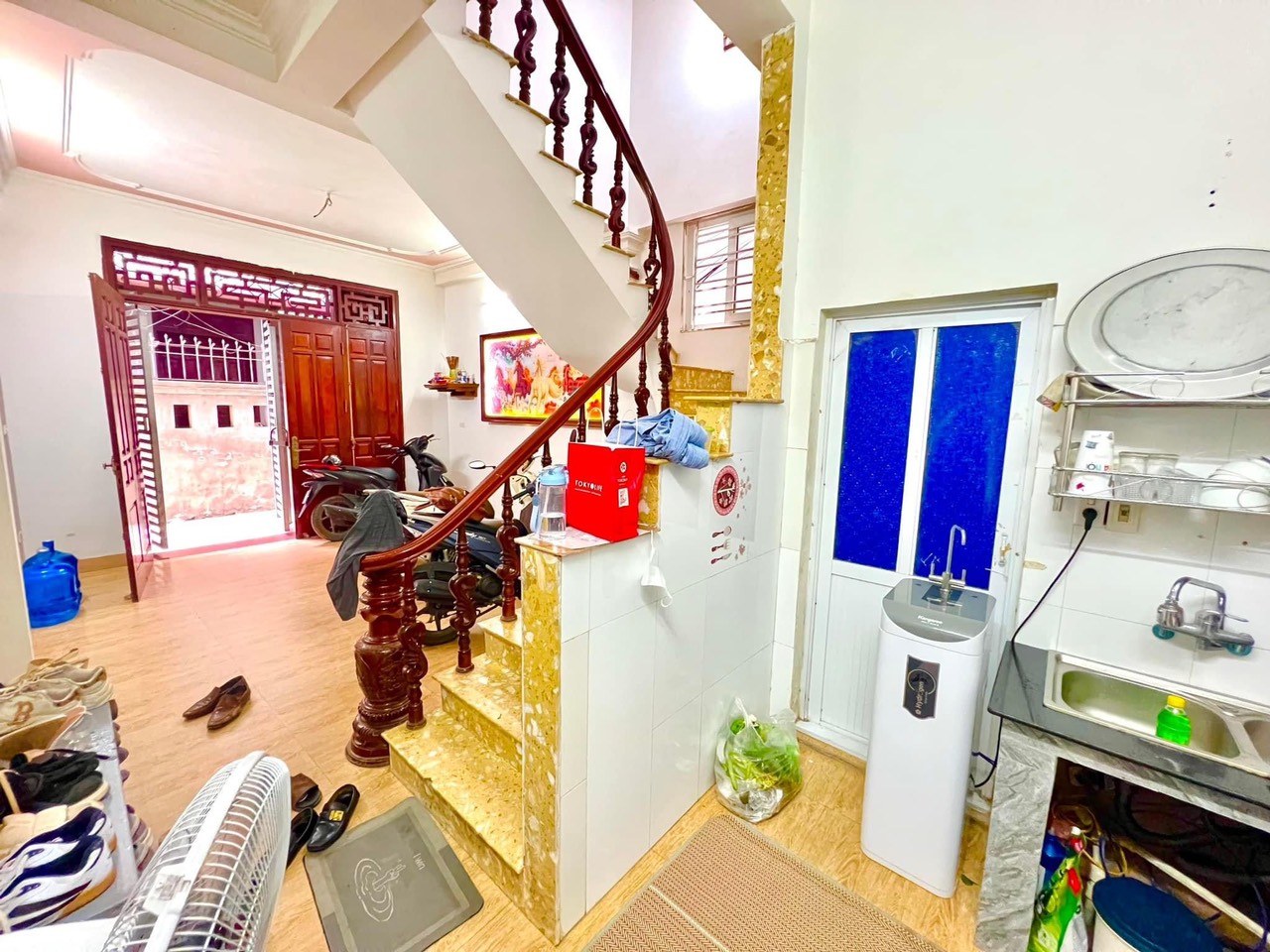 Bán nhà Cầu Giấy ,nhà phố Cầu Giấy ,kinh doanh , ô tô 45mX5tầng ,5.5tỷ Bán nhà Cầu Giấy nhà phố Cầu Giấy vị trí trung tâm quận Cầu Giấy , gần phố Nguyễn khang , đường Láng , Dương Quảng Hàm , Nguyễn Văn Huyên nhiều tiện ích giao thông thuận lợi, gần quận ủy Cầu Giấy,bệnh viện GTVT, gần TTTM, đh Giao Thông , đh Thủ Đô , đh Ngoại Thương,đh Sư Phạm ,công viên Cầu Giấy , công viên Thủ Lệ ,bãi xe……+ Nhà thiết kế 5 tầng đẹp sang trọng nội thất tiện nghi.- Tầng 1 ; khách + bếp . - Tầng 2 3 4: mỗi tầng phòng ngủ, 1 vệ sinh, các phòng full giường tủ, thiết bị. - Tầng 5 phòng thờ, sân phơi. Liên hệ Huấn chuyên bán nhà Cầu Giấy để được tư vấn và xem nhà miễn phí sđt:0971035098(Tôi có rất nhiều nhà phố Cầu Giấy với phân khúc khác nhau!)