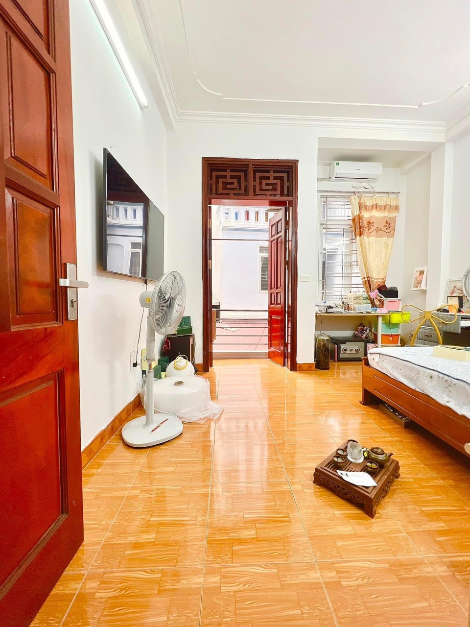 Bán nhà Cầu Giấy ,nhà phố Cầu Giấy ,kinh doanh , ô tô 45mX5tầng ,5.5tỷ Bán nhà Cầu Giấy nhà phố Cầu Giấy vị trí trung tâm quận Cầu Giấy , gần phố Nguyễn khang , đường Láng , Dương Quảng Hàm , Nguyễn Văn Huyên nhiều tiện ích giao thông thuận lợi, gần quận ủy Cầu Giấy,bệnh viện GTVT, gần TTTM, đh Giao Thông , đh Thủ Đô , đh Ngoại Thương,đh Sư Phạm ,công viên Cầu Giấy , công viên Thủ Lệ ,bãi xe……+ Nhà thiết kế 5 tầng đẹp sang trọng nội thất tiện nghi.- Tầng 1 ; khách + bếp . - Tầng 2 3 4: mỗi tầng phòng ngủ, 1 vệ sinh, các phòng full giường tủ, thiết bị. - Tầng 5 phòng thờ, sân phơi. Liên hệ Huấn chuyên bán nhà Cầu Giấy để được tư vấn và xem nhà miễn phí sđt:0971035098(Tôi có rất nhiều nhà phố Cầu Giấy với phân khúc khác nhau!)