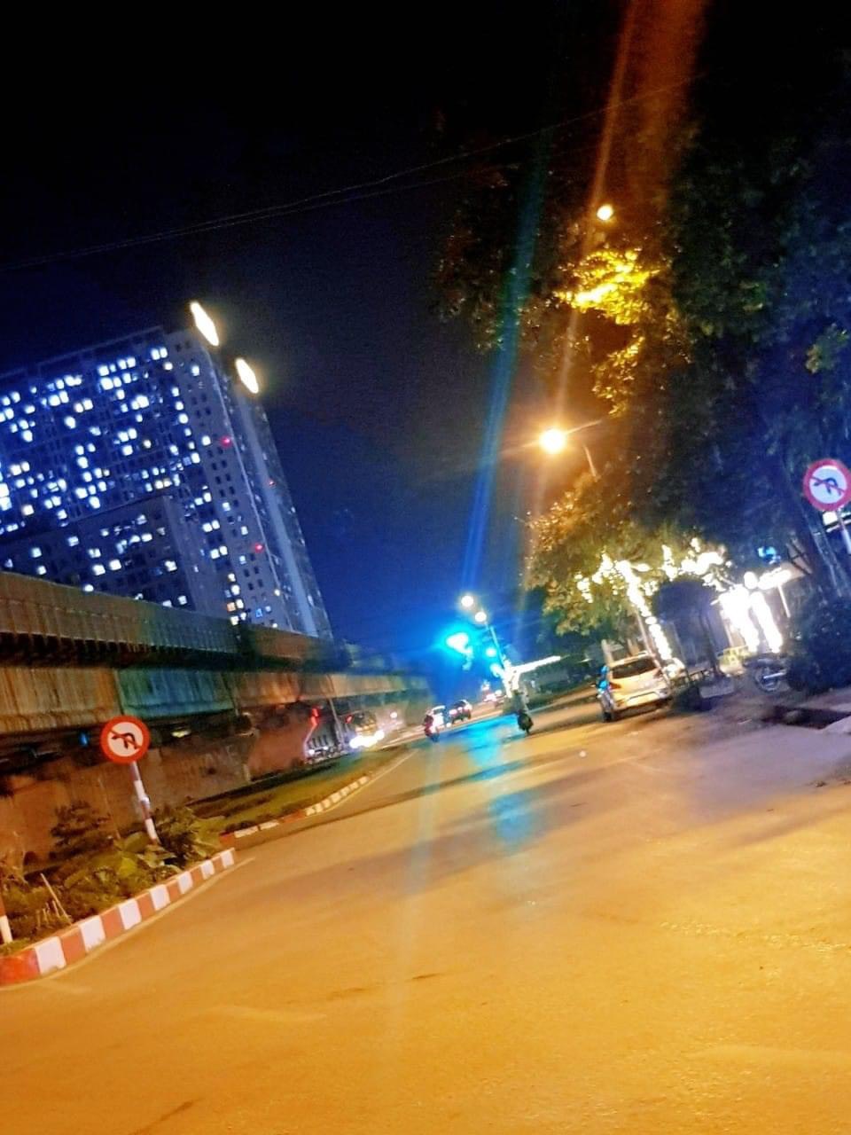 Bán nhà Cầu Giấy ,nhà phố Cầu Giấy ,kinh doanh , ô tô 45mX5tầng ,5.5tỷ Bán nhà Cầu Giấy nhà phố Cầu Giấy vị trí trung tâm quận Cầu Giấy , gần phố Nguyễn khang , đường Láng , Dương Quảng Hàm , Nguyễn Văn Huyên nhiều tiện ích giao thông thuận lợi, gần quận ủy Cầu Giấy,bệnh viện GTVT, gần TTTM, đh Giao Thông , đh Thủ Đô , đh Ngoại Thương,đh Sư Phạm ,công viên Cầu Giấy , công viên Thủ Lệ ,bãi xe……+ Nhà thiết kế 5 tầng đẹp sang trọng nội thất tiện nghi.- Tầng 1 ; khách + bếp . - Tầng 2 3 4: mỗi tầng phòng ngủ, 1 vệ sinh, các phòng full giường tủ, thiết bị. - Tầng 5 phòng thờ, sân phơi. Liên hệ Huấn chuyên bán nhà Cầu Giấy để được tư vấn và xem nhà miễn phí sđt:0971035098(Tôi có rất nhiều nhà phố Cầu Giấy với phân khúc khác nhau!)