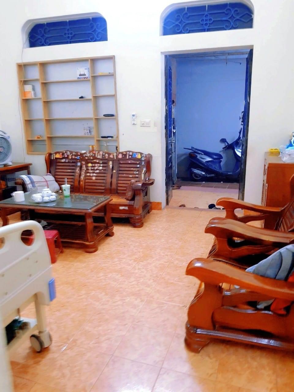 Bán nhà Cầu Giấy ,nhà phố Cầu Giấy ,kinh doanh , ô tô 45mX5tầng ,5.5tỷ Bán nhà Cầu Giấy nhà phố Cầu Giấy vị trí trung tâm quận Cầu Giấy , gần phố Nguyễn khang , đường Láng , Dương Quảng Hàm , Nguyễn Văn Huyên nhiều tiện ích giao thông thuận lợi, gần quận ủy Cầu Giấy,bệnh viện GTVT, gần TTTM, đh Giao Thông , đh Thủ Đô , đh Ngoại Thương,đh Sư Phạm ,công viên Cầu Giấy , công viên Thủ Lệ ,bãi xe……+ Nhà thiết kế 5 tầng đẹp sang trọng nội thất tiện nghi.- Tầng 1 ; khách + bếp . - Tầng 2 3 4: mỗi tầng phòng ngủ, 1 vệ sinh, các phòng full giường tủ, thiết bị. - Tầng 5 phòng thờ, sân phơi. Liên hệ Huấn chuyên bán nhà Cầu Giấy để được tư vấn và xem nhà miễn phí sđt:0971035098(Tôi có rất nhiều nhà phố Cầu Giấy với phân khúc khác nhau!)