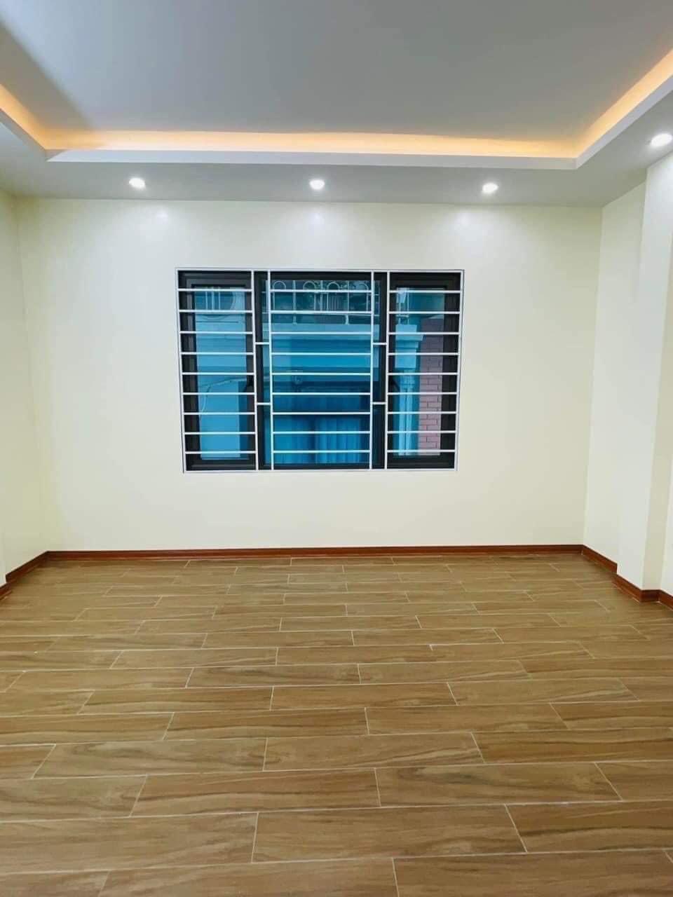 Bán nhà Cầu Giấy ,nhà phố Cầu Giấy ,kinh doanh , ô tô 45mX5tầng ,5.5tỷ Bán nhà Cầu Giấy nhà phố Cầu Giấy vị trí trung tâm quận Cầu Giấy , gần phố Nguyễn khang , đường Láng , Dương Quảng Hàm , Nguyễn Văn Huyên nhiều tiện ích giao thông thuận lợi, gần quận ủy Cầu Giấy,bệnh viện GTVT, gần TTTM, đh Giao Thông , đh Thủ Đô , đh Ngoại Thương,đh Sư Phạm ,công viên Cầu Giấy , công viên Thủ Lệ ,bãi xe……+ Nhà thiết kế 5 tầng đẹp sang trọng nội thất tiện nghi.- Tầng 1 ; khách + bếp . - Tầng 2 3 4: mỗi tầng phòng ngủ, 1 vệ sinh, các phòng full giường tủ, thiết bị. - Tầng 5 phòng thờ, sân phơi. Liên hệ Huấn chuyên bán nhà Cầu Giấy để được tư vấn và xem nhà miễn phí sđt:0971035098(Tôi có rất nhiều nhà phố Cầu Giấy với phân khúc khác nhau!)
