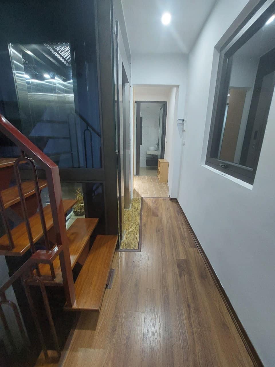 Bán nhà Cầu Giấy ,nhà phố Cầu Giấy ,kinh doanh , ô tô 45mX5tầng ,5.5tỷ Bán nhà Cầu Giấy nhà phố Cầu Giấy vị trí trung tâm quận Cầu Giấy , gần phố Nguyễn khang , đường Láng , Dương Quảng Hàm , Nguyễn Văn Huyên nhiều tiện ích giao thông thuận lợi, gần quận ủy Cầu Giấy,bệnh viện GTVT, gần TTTM, đh Giao Thông , đh Thủ Đô , đh Ngoại Thương,đh Sư Phạm ,công viên Cầu Giấy , công viên Thủ Lệ ,bãi xe……+ Nhà thiết kế 5 tầng đẹp sang trọng nội thất tiện nghi.- Tầng 1 ; khách + bếp . - Tầng 2 3 4: mỗi tầng phòng ngủ, 1 vệ sinh, các phòng full giường tủ, thiết bị. - Tầng 5 phòng thờ, sân phơi. Liên hệ Huấn chuyên bán nhà Cầu Giấy để được tư vấn và xem nhà miễn phí sđt:0971035098(Tôi có rất nhiều nhà phố Cầu Giấy với phân khúc khác nhau!)