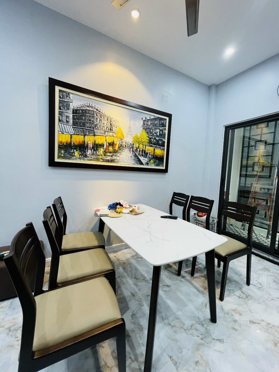 Bán nhà Cầu Giấy ,nhà phố Cầu Giấy ,kinh doanh , ô tô 45mX5tầng ,5.5tỷ Bán nhà Cầu Giấy nhà phố Cầu Giấy vị trí trung tâm quận Cầu Giấy , gần phố Nguyễn khang , đường Láng , Dương Quảng Hàm , Nguyễn Văn Huyên nhiều tiện ích giao thông thuận lợi, gần quận ủy Cầu Giấy,bệnh viện GTVT, gần TTTM, đh Giao Thông , đh Thủ Đô , đh Ngoại Thương,đh Sư Phạm ,công viên Cầu Giấy , công viên Thủ Lệ ,bãi xe……+ Nhà thiết kế 5 tầng đẹp sang trọng nội thất tiện nghi.- Tầng 1 ; khách + bếp . - Tầng 2 3 4: mỗi tầng phòng ngủ, 1 vệ sinh, các phòng full giường tủ, thiết bị. - Tầng 5 phòng thờ, sân phơi. Liên hệ Huấn chuyên bán nhà Cầu Giấy để được tư vấn và xem nhà miễn phí sđt:0971035098(Tôi có rất nhiều nhà phố Cầu Giấy với phân khúc khác nhau!)