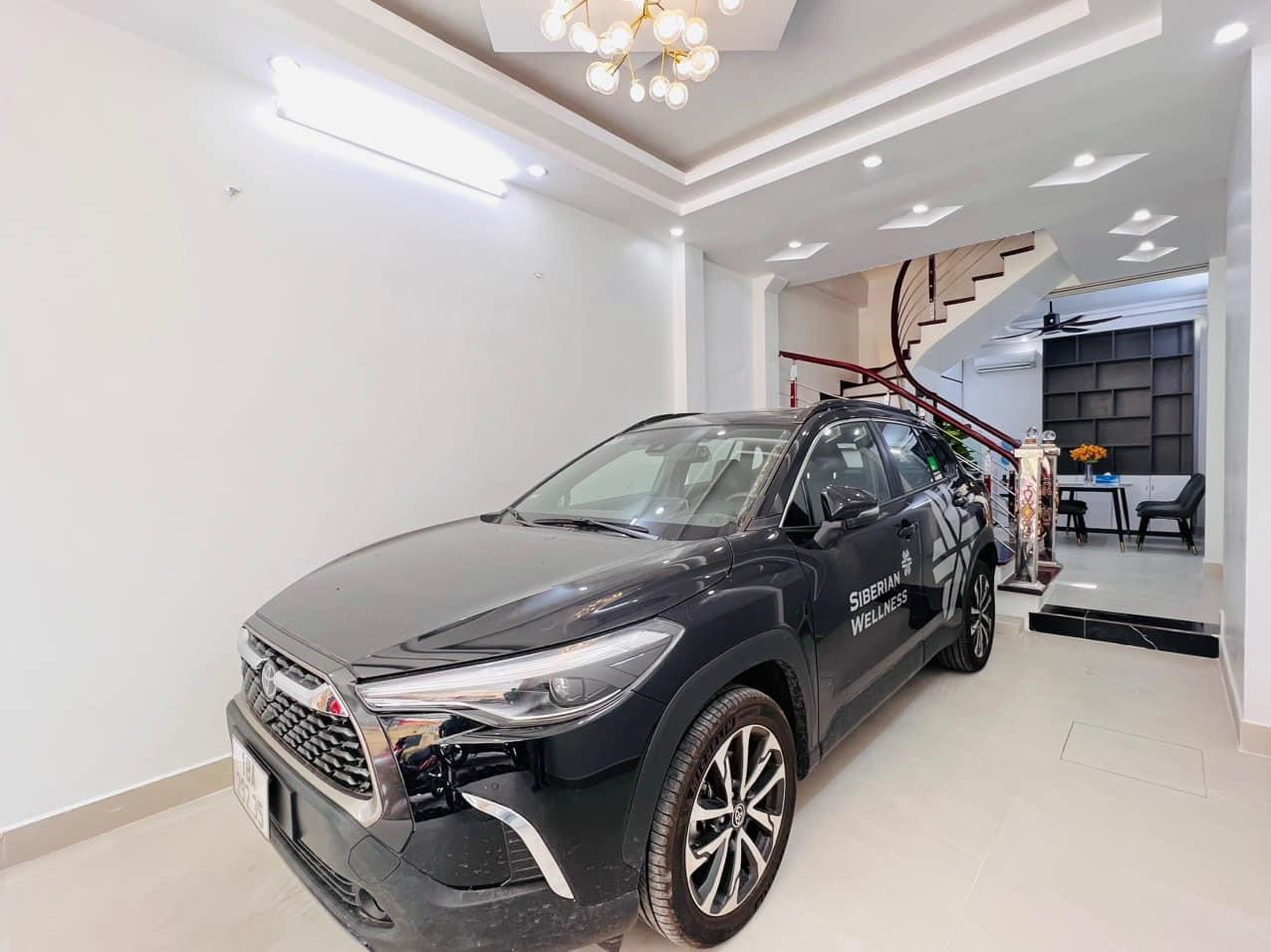 Bán nhà Cầu Giấy ,nhà phố Cầu Giấy ,kinh doanh , ô tô 45mX5tầng ,5.5tỷ Bán nhà Cầu Giấy nhà phố Cầu Giấy vị trí trung tâm quận Cầu Giấy , gần phố Nguyễn khang , đường Láng , Dương Quảng Hàm , Nguyễn Văn Huyên nhiều tiện ích giao thông thuận lợi, gần quận ủy Cầu Giấy,bệnh viện GTVT, gần TTTM, đh Giao Thông , đh Thủ Đô , đh Ngoại Thương,đh Sư Phạm ,công viên Cầu Giấy , công viên Thủ Lệ ,bãi xe……+ Nhà thiết kế 5 tầng đẹp sang trọng nội thất tiện nghi.- Tầng 1 ; khách + bếp . - Tầng 2 3 4: mỗi tầng phòng ngủ, 1 vệ sinh, các phòng full giường tủ, thiết bị. - Tầng 5 phòng thờ, sân phơi. Liên hệ Huấn chuyên bán nhà Cầu Giấy để được tư vấn và xem nhà miễn phí sđt:0971035098(Tôi có rất nhiều nhà phố Cầu Giấy với phân khúc khác nhau!)
