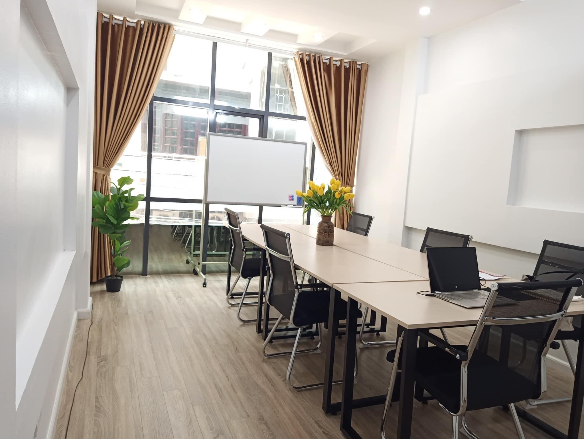 Bán nhà Cầu Giấy ,nhà phố Cầu Giấy ,kinh doanh , ô tô 45mX5tầng ,5.5tỷ Bán nhà Cầu Giấy nhà phố Cầu Giấy vị trí trung tâm quận Cầu Giấy , gần phố Nguyễn khang , đường Láng , Dương Quảng Hàm , Nguyễn Văn Huyên nhiều tiện ích giao thông thuận lợi, gần quận ủy Cầu Giấy,bệnh viện GTVT, gần TTTM, đh Giao Thông , đh Thủ Đô , đh Ngoại Thương,đh Sư Phạm ,công viên Cầu Giấy , công viên Thủ Lệ ,bãi xe……+ Nhà thiết kế 5 tầng đẹp sang trọng nội thất tiện nghi.- Tầng 1 ; khách + bếp . - Tầng 2 3 4: mỗi tầng phòng ngủ, 1 vệ sinh, các phòng full giường tủ, thiết bị. - Tầng 5 phòng thờ, sân phơi. Liên hệ Huấn chuyên bán nhà Cầu Giấy để được tư vấn và xem nhà miễn phí sđt:0971035098(Tôi có rất nhiều nhà phố Cầu Giấy với phân khúc khác nhau!)