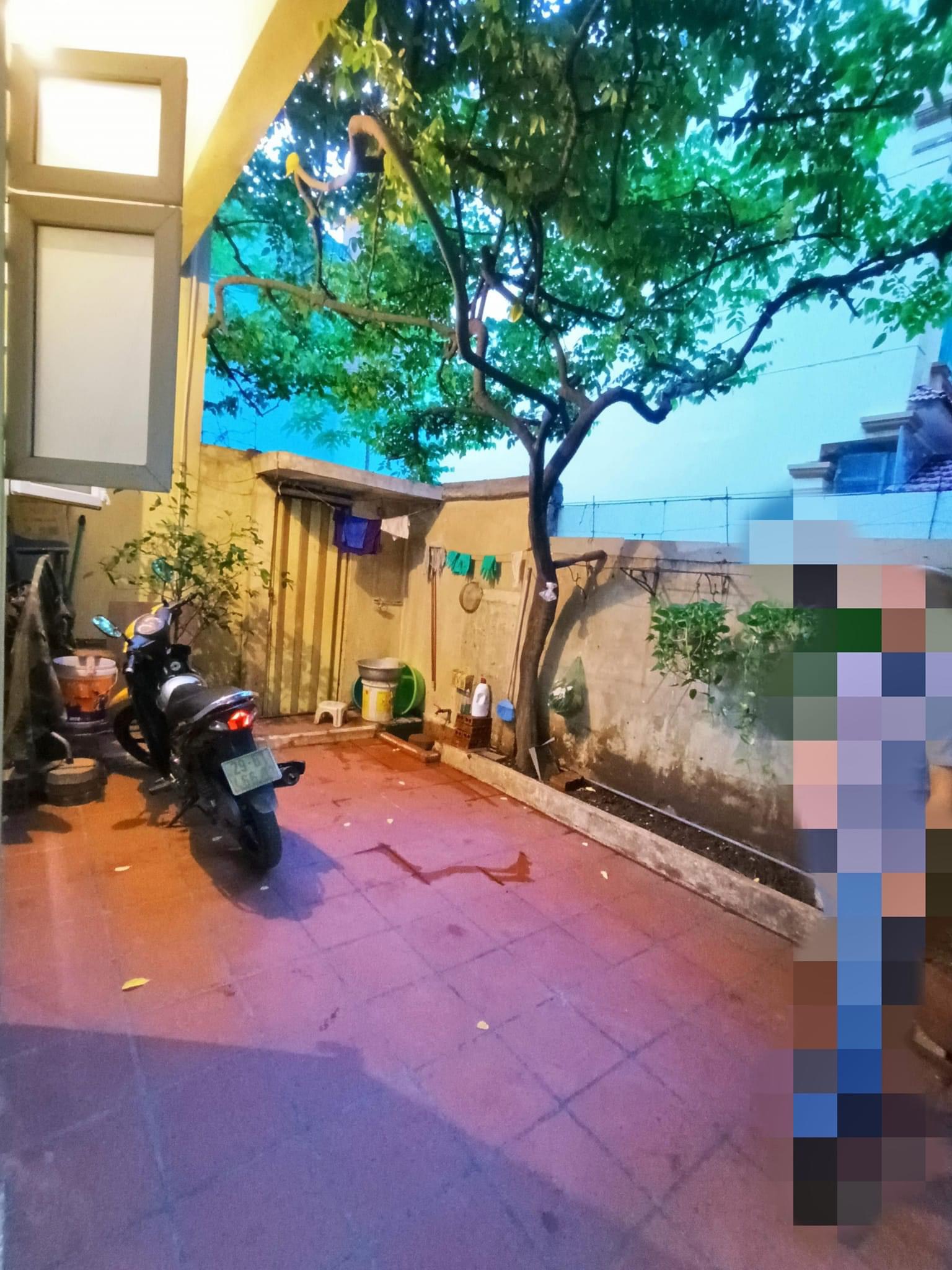 Bán nhà Cầu Giấy ,nhà phố Cầu Giấy ,kinh doanh , ô tô 45mX5tầng ,5.5tỷ Bán nhà Cầu Giấy nhà phố Cầu Giấy vị trí trung tâm quận Cầu Giấy , gần phố Nguyễn khang , đường Láng , Dương Quảng Hàm , Nguyễn Văn Huyên nhiều tiện ích giao thông thuận lợi, gần quận ủy Cầu Giấy,bệnh viện GTVT, gần TTTM, đh Giao Thông , đh Thủ Đô , đh Ngoại Thương,đh Sư Phạm ,công viên Cầu Giấy , công viên Thủ Lệ ,bãi xe……+ Nhà thiết kế 5 tầng đẹp sang trọng nội thất tiện nghi.- Tầng 1 ; khách + bếp . - Tầng 2 3 4: mỗi tầng phòng ngủ, 1 vệ sinh, các phòng full giường tủ, thiết bị. - Tầng 5 phòng thờ, sân phơi. Liên hệ Huấn chuyên bán nhà Cầu Giấy để được tư vấn và xem nhà miễn phí sđt:0971035098(Tôi có rất nhiều nhà phố Cầu Giấy với phân khúc khác nhau!)