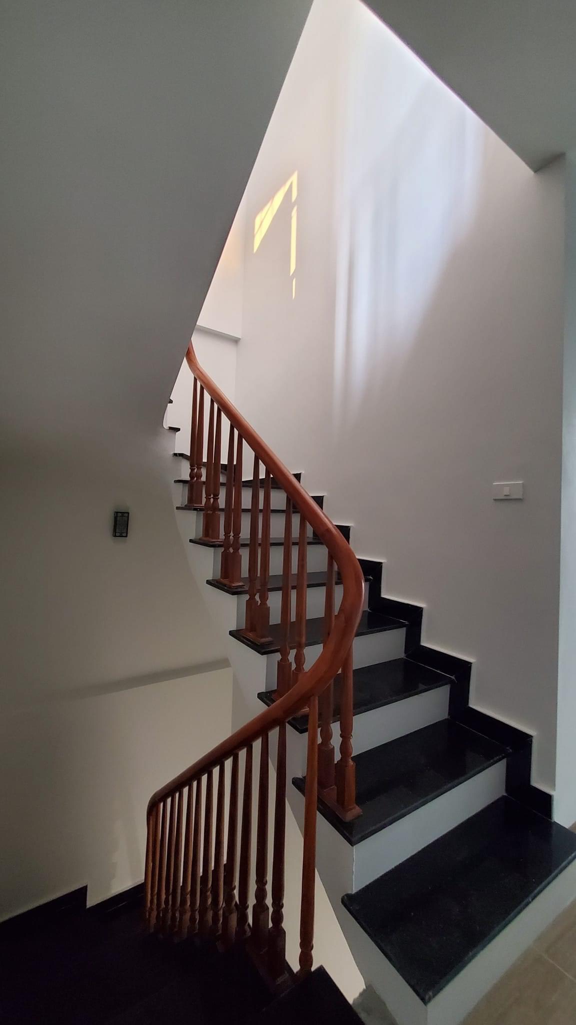 Bán nhà Cầu Giấy ,nhà phố Cầu Giấy ,kinh doanh , ô tô 45mX5tầng ,5.5tỷ Bán nhà Cầu Giấy nhà phố Cầu Giấy vị trí trung tâm quận Cầu Giấy , gần phố Nguyễn khang , đường Láng , Dương Quảng Hàm , Nguyễn Văn Huyên nhiều tiện ích giao thông thuận lợi, gần quận ủy Cầu Giấy,bệnh viện GTVT, gần TTTM, đh Giao Thông , đh Thủ Đô , đh Ngoại Thương,đh Sư Phạm ,công viên Cầu Giấy , công viên Thủ Lệ ,bãi xe……+ Nhà thiết kế 5 tầng đẹp sang trọng nội thất tiện nghi.- Tầng 1 ; khách + bếp . - Tầng 2 3 4: mỗi tầng phòng ngủ, 1 vệ sinh, các phòng full giường tủ, thiết bị. - Tầng 5 phòng thờ, sân phơi. Liên hệ Huấn chuyên bán nhà Cầu Giấy để được tư vấn và xem nhà miễn phí sđt:0971035098(Tôi có rất nhiều nhà phố Cầu Giấy với phân khúc khác nhau!)