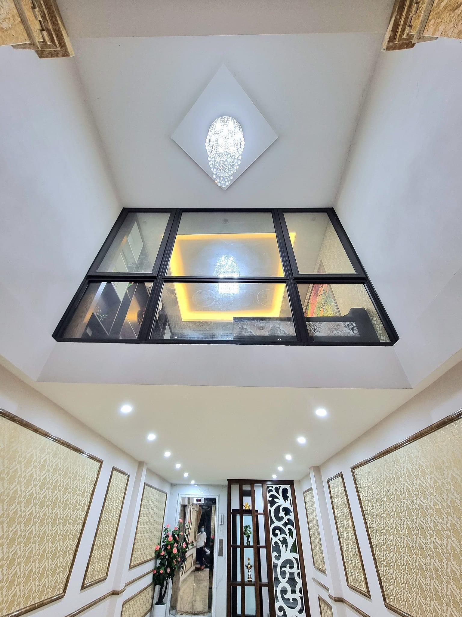 Bán nhà Cầu Giấy ,nhà phố Cầu Giấy ,kinh doanh , ô tô 45mX5tầng ,5.5tỷ Bán nhà Cầu Giấy nhà phố Cầu Giấy vị trí trung tâm quận Cầu Giấy , gần phố Nguyễn khang , đường Láng , Dương Quảng Hàm , Nguyễn Văn Huyên nhiều tiện ích giao thông thuận lợi, gần quận ủy Cầu Giấy,bệnh viện GTVT, gần TTTM, đh Giao Thông , đh Thủ Đô , đh Ngoại Thương,đh Sư Phạm ,công viên Cầu Giấy , công viên Thủ Lệ ,bãi xe……+ Nhà thiết kế 5 tầng đẹp sang trọng nội thất tiện nghi.- Tầng 1 ; khách + bếp . - Tầng 2 3 4: mỗi tầng phòng ngủ, 1 vệ sinh, các phòng full giường tủ, thiết bị. - Tầng 5 phòng thờ, sân phơi. Liên hệ Huấn chuyên bán nhà Cầu Giấy để được tư vấn và xem nhà miễn phí sđt:0971035098(Tôi có rất nhiều nhà phố Cầu Giấy với phân khúc khác nhau!)