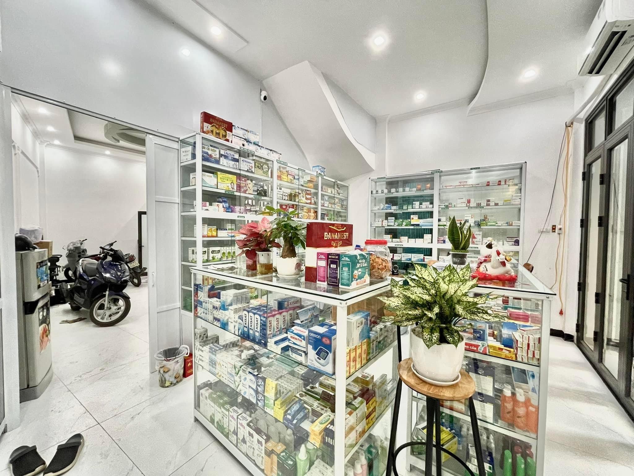 Bán nhà Cầu Giấy ,nhà phố Cầu Giấy ,kinh doanh , ô tô 45mX5tầng ,5.5tỷ Bán nhà Cầu Giấy nhà phố Cầu Giấy vị trí trung tâm quận Cầu Giấy , gần phố Nguyễn khang , đường Láng , Dương Quảng Hàm , Nguyễn Văn Huyên nhiều tiện ích giao thông thuận lợi, gần quận ủy Cầu Giấy,bệnh viện GTVT, gần TTTM, đh Giao Thông , đh Thủ Đô , đh Ngoại Thương,đh Sư Phạm ,công viên Cầu Giấy , công viên Thủ Lệ ,bãi xe……+ Nhà thiết kế 5 tầng đẹp sang trọng nội thất tiện nghi.- Tầng 1 ; khách + bếp . - Tầng 2 3 4: mỗi tầng phòng ngủ, 1 vệ sinh, các phòng full giường tủ, thiết bị. - Tầng 5 phòng thờ, sân phơi. Liên hệ Huấn chuyên bán nhà Cầu Giấy để được tư vấn và xem nhà miễn phí sđt:0971035098(Tôi có rất nhiều nhà phố Cầu Giấy với phân khúc khác nhau!)