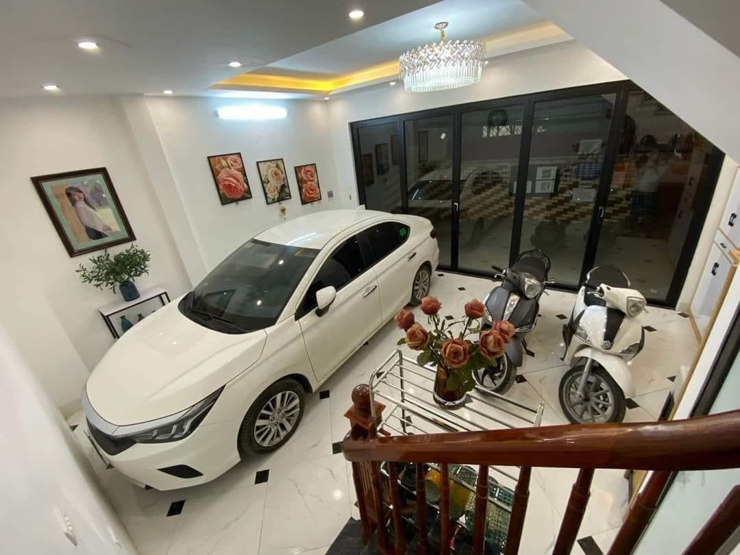Bán nhà Cầu Giấy ,nhà phố Cầu Giấy ,kinh doanh , ô tô 45mX5tầng ,5.5tỷ Bán nhà Cầu Giấy nhà phố Cầu Giấy vị trí trung tâm quận Cầu Giấy , gần phố Nguyễn khang , đường Láng , Dương Quảng Hàm , Nguyễn Văn Huyên nhiều tiện ích giao thông thuận lợi, gần quận ủy Cầu Giấy,bệnh viện GTVT, gần TTTM, đh Giao Thông , đh Thủ Đô , đh Ngoại Thương,đh Sư Phạm ,công viên Cầu Giấy , công viên Thủ Lệ ,bãi xe……+ Nhà thiết kế 5 tầng đẹp sang trọng nội thất tiện nghi.- Tầng 1 ; khách + bếp . - Tầng 2 3 4: mỗi tầng phòng ngủ, 1 vệ sinh, các phòng full giường tủ, thiết bị. - Tầng 5 phòng thờ, sân phơi. Liên hệ Huấn chuyên bán nhà Cầu Giấy để được tư vấn và xem nhà miễn phí sđt:0971035098(Tôi có rất nhiều nhà phố Cầu Giấy với phân khúc khác nhau!)