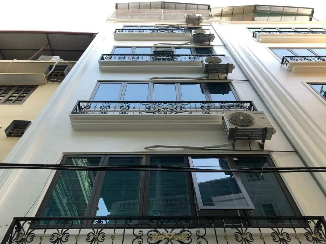 Bán nhà Cầu Giấy ,nhà phố Cầu Giấy ,kinh doanh , ô tô 45mX5tầng ,5.5tỷ Bán nhà Cầu Giấy nhà phố Cầu Giấy vị trí trung tâm quận Cầu Giấy , gần phố Nguyễn khang , đường Láng , Dương Quảng Hàm , Nguyễn Văn Huyên nhiều tiện ích giao thông thuận lợi, gần quận ủy Cầu Giấy,bệnh viện GTVT, gần TTTM, đh Giao Thông , đh Thủ Đô , đh Ngoại Thương,đh Sư Phạm ,công viên Cầu Giấy , công viên Thủ Lệ ,bãi xe……+ Nhà thiết kế 5 tầng đẹp sang trọng nội thất tiện nghi.- Tầng 1 ; khách + bếp . - Tầng 2 3 4: mỗi tầng phòng ngủ, 1 vệ sinh, các phòng full giường tủ, thiết bị. - Tầng 5 phòng thờ, sân phơi. Liên hệ Huấn chuyên bán nhà Cầu Giấy để được tư vấn và xem nhà miễn phí sđt:0971035098(Tôi có rất nhiều nhà phố Cầu Giấy với phân khúc khác nhau!)