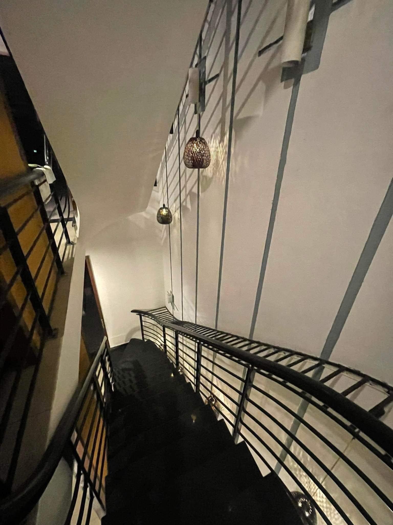 Bán nhà Cầu Giấy ,nhà phố Cầu Giấy ,kinh doanh , ô tô 45mX5tầng ,5.5tỷ Bán nhà Cầu Giấy nhà phố Cầu Giấy vị trí trung tâm quận Cầu Giấy , gần phố Nguyễn khang , đường Láng , Dương Quảng Hàm , Nguyễn Văn Huyên nhiều tiện ích giao thông thuận lợi, gần quận ủy Cầu Giấy,bệnh viện GTVT, gần TTTM, đh Giao Thông , đh Thủ Đô , đh Ngoại Thương,đh Sư Phạm ,công viên Cầu Giấy , công viên Thủ Lệ ,bãi xe……+ Nhà thiết kế 5 tầng đẹp sang trọng nội thất tiện nghi.- Tầng 1 ; khách + bếp . - Tầng 2 3 4: mỗi tầng phòng ngủ, 1 vệ sinh, các phòng full giường tủ, thiết bị. - Tầng 5 phòng thờ, sân phơi. Liên hệ Huấn chuyên bán nhà Cầu Giấy để được tư vấn và xem nhà miễn phí sđt:0971035098(Tôi có rất nhiều nhà phố Cầu Giấy với phân khúc khác nhau!)