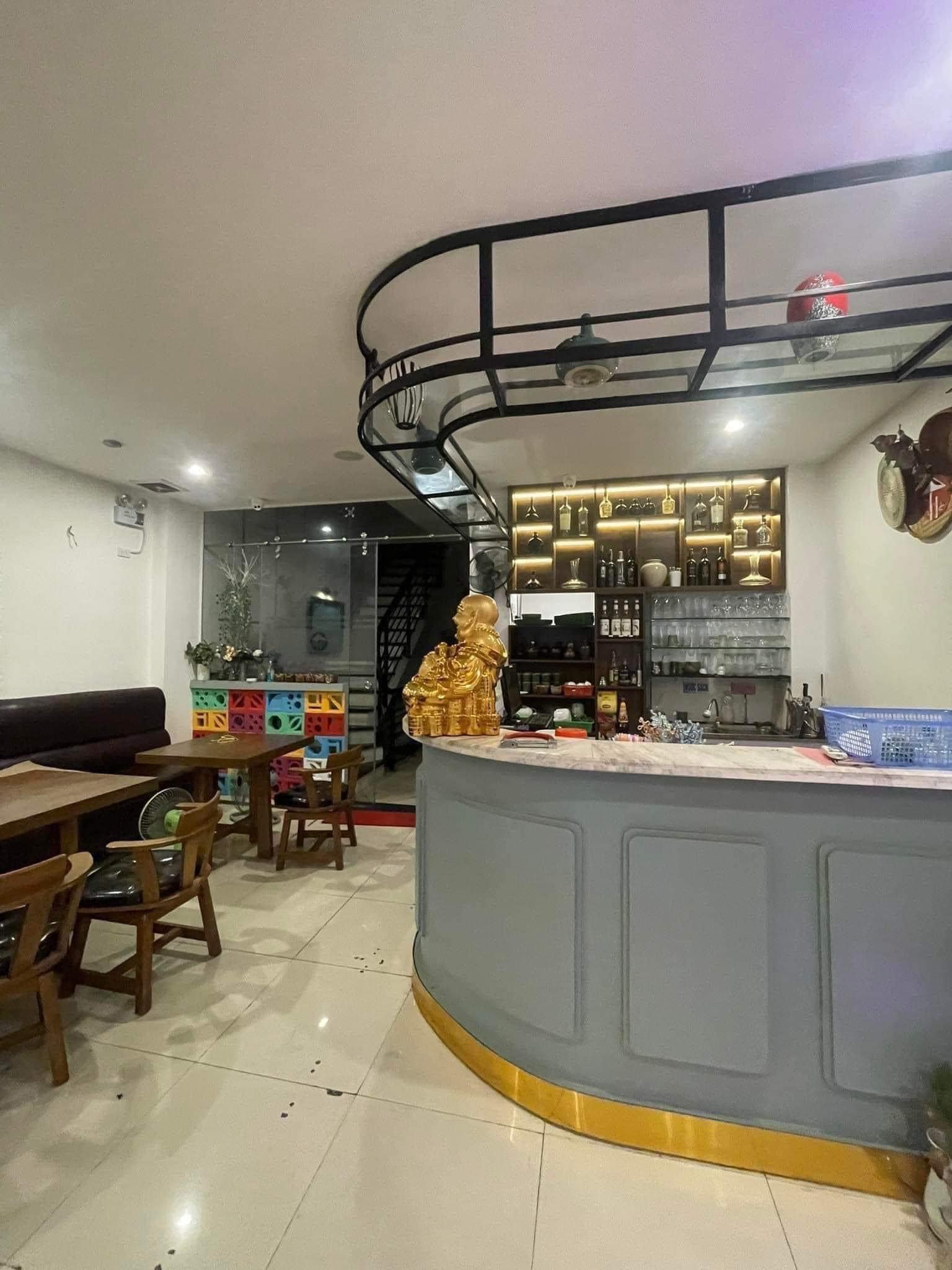 Bán nhà Cầu Giấy ,nhà phố Cầu Giấy ,kinh doanh , ô tô 45mX5tầng ,5.5tỷ Bán nhà Cầu Giấy nhà phố Cầu Giấy vị trí trung tâm quận Cầu Giấy , gần phố Nguyễn khang , đường Láng , Dương Quảng Hàm , Nguyễn Văn Huyên nhiều tiện ích giao thông thuận lợi, gần quận ủy Cầu Giấy,bệnh viện GTVT, gần TTTM, đh Giao Thông , đh Thủ Đô , đh Ngoại Thương,đh Sư Phạm ,công viên Cầu Giấy , công viên Thủ Lệ ,bãi xe……+ Nhà thiết kế 5 tầng đẹp sang trọng nội thất tiện nghi.- Tầng 1 ; khách + bếp . - Tầng 2 3 4: mỗi tầng phòng ngủ, 1 vệ sinh, các phòng full giường tủ, thiết bị. - Tầng 5 phòng thờ, sân phơi. Liên hệ Huấn chuyên bán nhà Cầu Giấy để được tư vấn và xem nhà miễn phí sđt:0971035098(Tôi có rất nhiều nhà phố Cầu Giấy với phân khúc khác nhau!)
