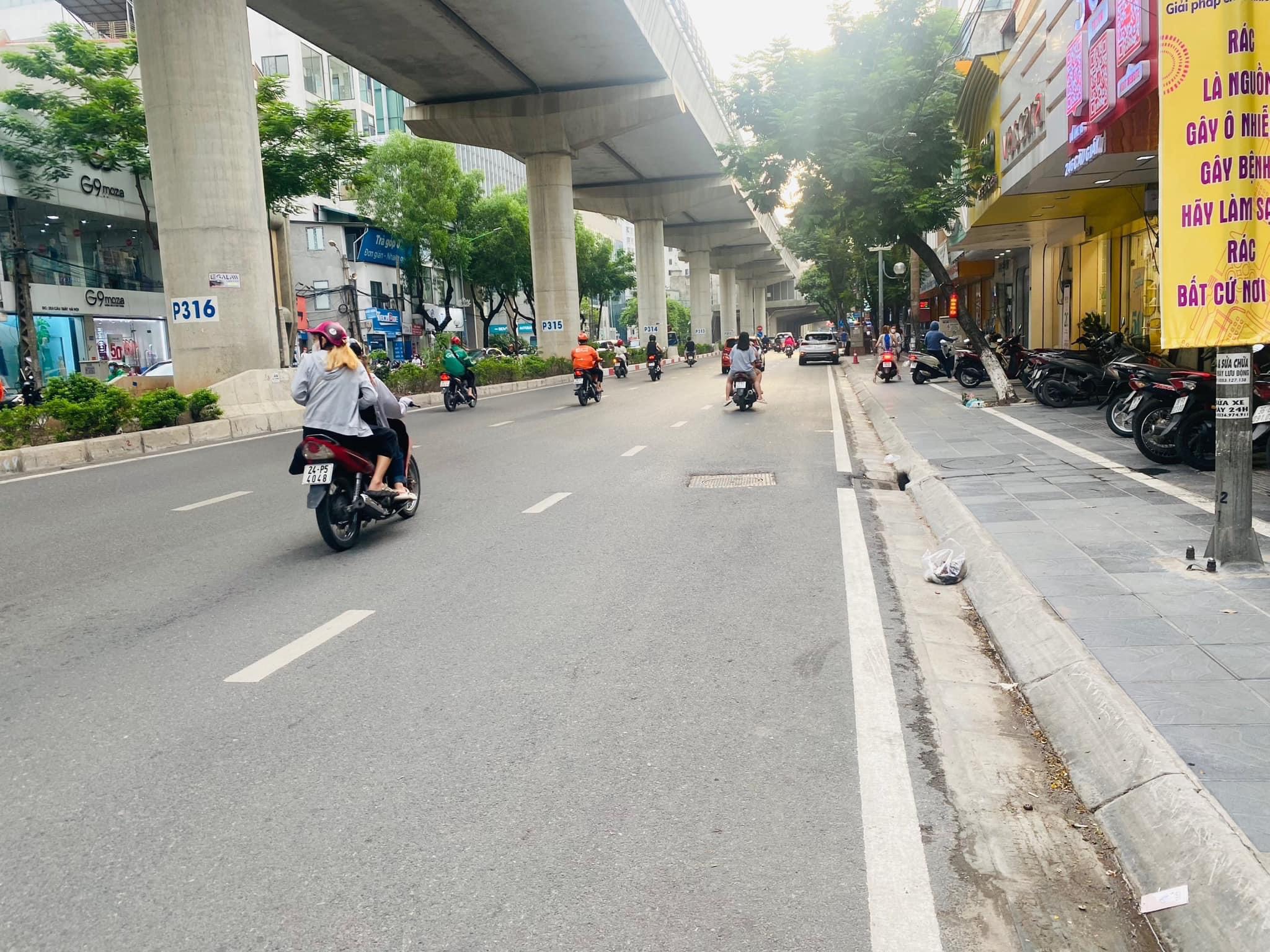Bán nhà Cầu Giấy ,nhà phố Cầu Giấy ,kinh doanh , ô tô 45mX5tầng ,5.5tỷ Bán nhà Cầu Giấy nhà phố Cầu Giấy vị trí trung tâm quận Cầu Giấy , gần phố Nguyễn khang , đường Láng , Dương Quảng Hàm , Nguyễn Văn Huyên nhiều tiện ích giao thông thuận lợi, gần quận ủy Cầu Giấy,bệnh viện GTVT, gần TTTM, đh Giao Thông , đh Thủ Đô , đh Ngoại Thương,đh Sư Phạm ,công viên Cầu Giấy , công viên Thủ Lệ ,bãi xe……+ Nhà thiết kế 5 tầng đẹp sang trọng nội thất tiện nghi.- Tầng 1 ; khách + bếp . - Tầng 2 3 4: mỗi tầng phòng ngủ, 1 vệ sinh, các phòng full giường tủ, thiết bị. - Tầng 5 phòng thờ, sân phơi. Liên hệ Huấn chuyên bán nhà Cầu Giấy để được tư vấn và xem nhà miễn phí sđt:0971035098(Tôi có rất nhiều nhà phố Cầu Giấy với phân khúc khác nhau!)