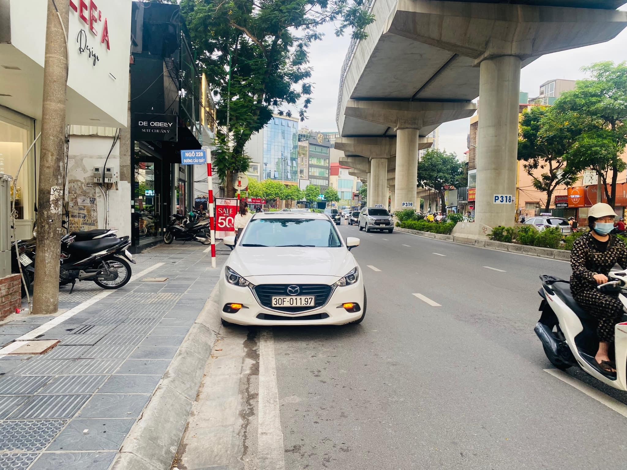 Bán nhà Cầu Giấy ,nhà phố Cầu Giấy ,kinh doanh , ô tô 45mX5tầng ,5.5tỷ Bán nhà Cầu Giấy nhà phố Cầu Giấy vị trí trung tâm quận Cầu Giấy , gần phố Nguyễn khang , đường Láng , Dương Quảng Hàm , Nguyễn Văn Huyên nhiều tiện ích giao thông thuận lợi, gần quận ủy Cầu Giấy,bệnh viện GTVT, gần TTTM, đh Giao Thông , đh Thủ Đô , đh Ngoại Thương,đh Sư Phạm ,công viên Cầu Giấy , công viên Thủ Lệ ,bãi xe……+ Nhà thiết kế 5 tầng đẹp sang trọng nội thất tiện nghi.- Tầng 1 ; khách + bếp . - Tầng 2 3 4: mỗi tầng phòng ngủ, 1 vệ sinh, các phòng full giường tủ, thiết bị. - Tầng 5 phòng thờ, sân phơi. Liên hệ Huấn chuyên bán nhà Cầu Giấy để được tư vấn và xem nhà miễn phí sđt:0971035098(Tôi có rất nhiều nhà phố Cầu Giấy với phân khúc khác nhau!)