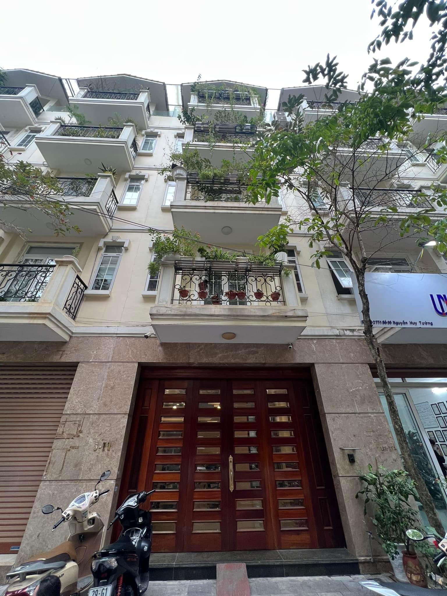 Bán nhà Cầu Giấy ,nhà phố Cầu Giấy ,kinh doanh , ô tô 45mX5tầng ,5.5tỷ Bán nhà Cầu Giấy nhà phố Cầu Giấy vị trí trung tâm quận Cầu Giấy , gần phố Nguyễn khang , đường Láng , Dương Quảng Hàm , Nguyễn Văn Huyên nhiều tiện ích giao thông thuận lợi, gần quận ủy Cầu Giấy,bệnh viện GTVT, gần TTTM, đh Giao Thông , đh Thủ Đô , đh Ngoại Thương,đh Sư Phạm ,công viên Cầu Giấy , công viên Thủ Lệ ,bãi xe……+ Nhà thiết kế 5 tầng đẹp sang trọng nội thất tiện nghi.- Tầng 1 ; khách + bếp . - Tầng 2 3 4: mỗi tầng phòng ngủ, 1 vệ sinh, các phòng full giường tủ, thiết bị. - Tầng 5 phòng thờ, sân phơi. Liên hệ Huấn chuyên bán nhà Cầu Giấy để được tư vấn và xem nhà miễn phí sđt:0971035098(Tôi có rất nhiều nhà phố Cầu Giấy với phân khúc khác nhau!)