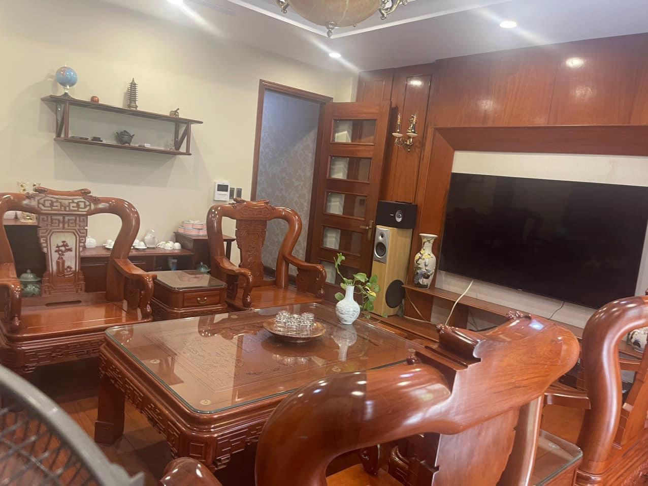Bán nhà Cầu Giấy ,nhà phố Cầu Giấy ,kinh doanh , ô tô 45mX5tầng ,5.5tỷ Bán nhà Cầu Giấy nhà phố Cầu Giấy vị trí trung tâm quận Cầu Giấy , gần phố Nguyễn khang , đường Láng , Dương Quảng Hàm , Nguyễn Văn Huyên nhiều tiện ích giao thông thuận lợi, gần quận ủy Cầu Giấy,bệnh viện GTVT, gần TTTM, đh Giao Thông , đh Thủ Đô , đh Ngoại Thương,đh Sư Phạm ,công viên Cầu Giấy , công viên Thủ Lệ ,bãi xe……+ Nhà thiết kế 5 tầng đẹp sang trọng nội thất tiện nghi.- Tầng 1 ; khách + bếp . - Tầng 2 3 4: mỗi tầng phòng ngủ, 1 vệ sinh, các phòng full giường tủ, thiết bị. - Tầng 5 phòng thờ, sân phơi. Liên hệ Huấn chuyên bán nhà Cầu Giấy để được tư vấn và xem nhà miễn phí sđt:0971035098(Tôi có rất nhiều nhà phố Cầu Giấy với phân khúc khác nhau!)