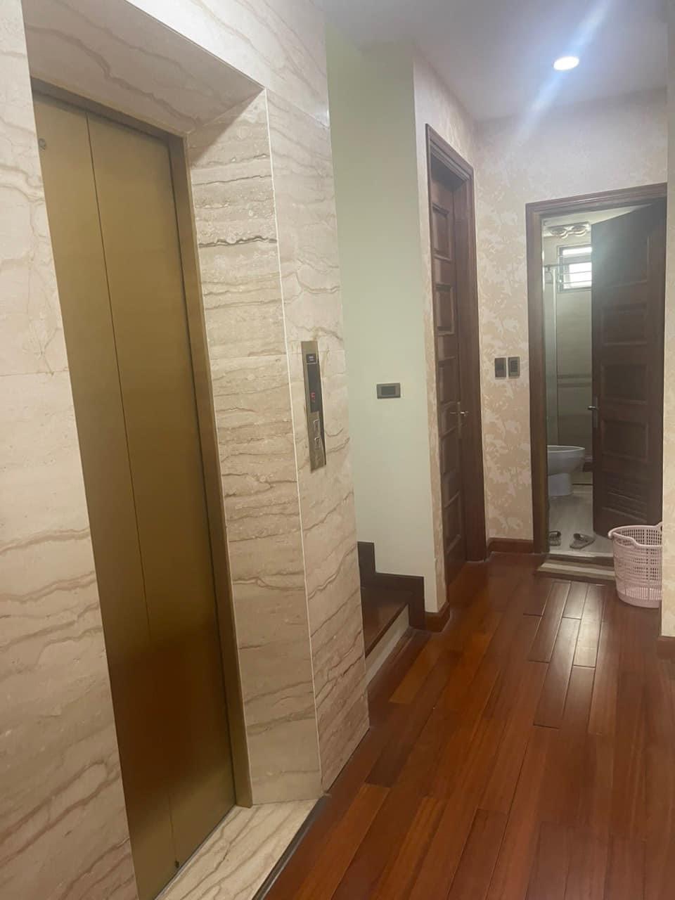 Bán nhà Cầu Giấy ,nhà phố Cầu Giấy ,kinh doanh , ô tô 45mX5tầng ,5.5tỷ Bán nhà Cầu Giấy nhà phố Cầu Giấy vị trí trung tâm quận Cầu Giấy , gần phố Nguyễn khang , đường Láng , Dương Quảng Hàm , Nguyễn Văn Huyên nhiều tiện ích giao thông thuận lợi, gần quận ủy Cầu Giấy,bệnh viện GTVT, gần TTTM, đh Giao Thông , đh Thủ Đô , đh Ngoại Thương,đh Sư Phạm ,công viên Cầu Giấy , công viên Thủ Lệ ,bãi xe……+ Nhà thiết kế 5 tầng đẹp sang trọng nội thất tiện nghi.- Tầng 1 ; khách + bếp . - Tầng 2 3 4: mỗi tầng phòng ngủ, 1 vệ sinh, các phòng full giường tủ, thiết bị. - Tầng 5 phòng thờ, sân phơi. Liên hệ Huấn chuyên bán nhà Cầu Giấy để được tư vấn và xem nhà miễn phí sđt:0971035098(Tôi có rất nhiều nhà phố Cầu Giấy với phân khúc khác nhau!)