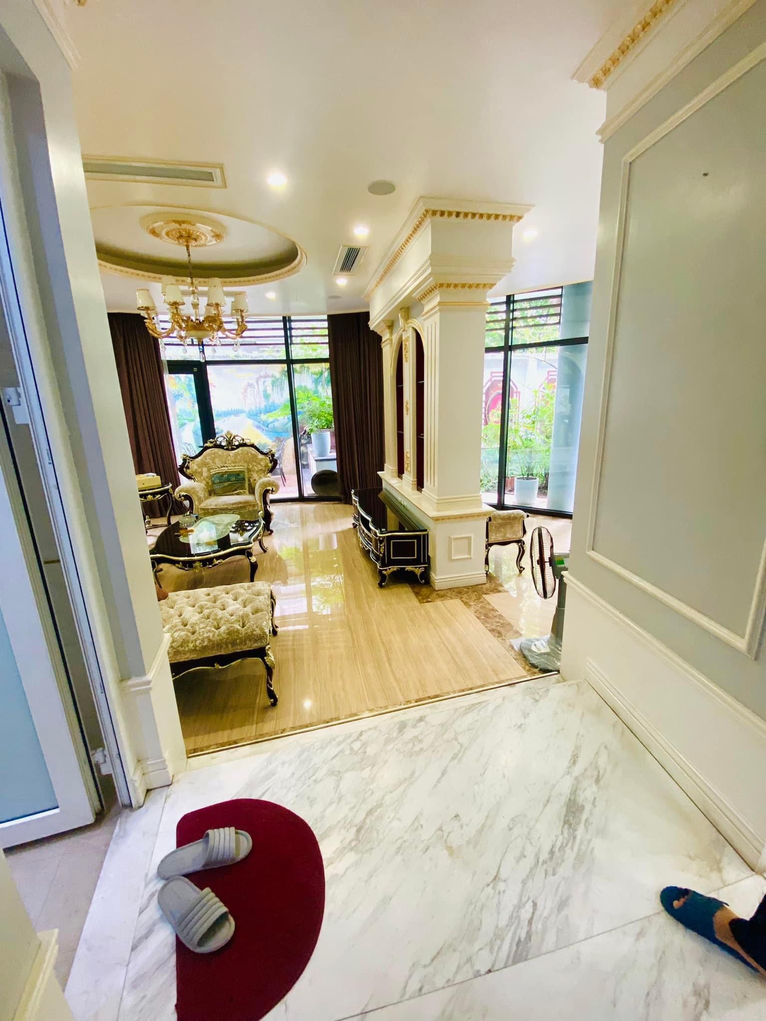 Bán nhà Cầu Giấy ,nhà phố Cầu Giấy ,kinh doanh , ô tô 45mX5tầng ,5.5tỷ Bán nhà Cầu Giấy nhà phố Cầu Giấy vị trí trung tâm quận Cầu Giấy , gần phố Nguyễn khang , đường Láng , Dương Quảng Hàm , Nguyễn Văn Huyên nhiều tiện ích giao thông thuận lợi, gần quận ủy Cầu Giấy,bệnh viện GTVT, gần TTTM, đh Giao Thông , đh Thủ Đô , đh Ngoại Thương,đh Sư Phạm ,công viên Cầu Giấy , công viên Thủ Lệ ,bãi xe……+ Nhà thiết kế 5 tầng đẹp sang trọng nội thất tiện nghi.- Tầng 1 ; khách + bếp . - Tầng 2 3 4: mỗi tầng phòng ngủ, 1 vệ sinh, các phòng full giường tủ, thiết bị. - Tầng 5 phòng thờ, sân phơi. Liên hệ Huấn chuyên bán nhà Cầu Giấy để được tư vấn và xem nhà miễn phí sđt:0971035098(Tôi có rất nhiều nhà phố Cầu Giấy với phân khúc khác nhau!)