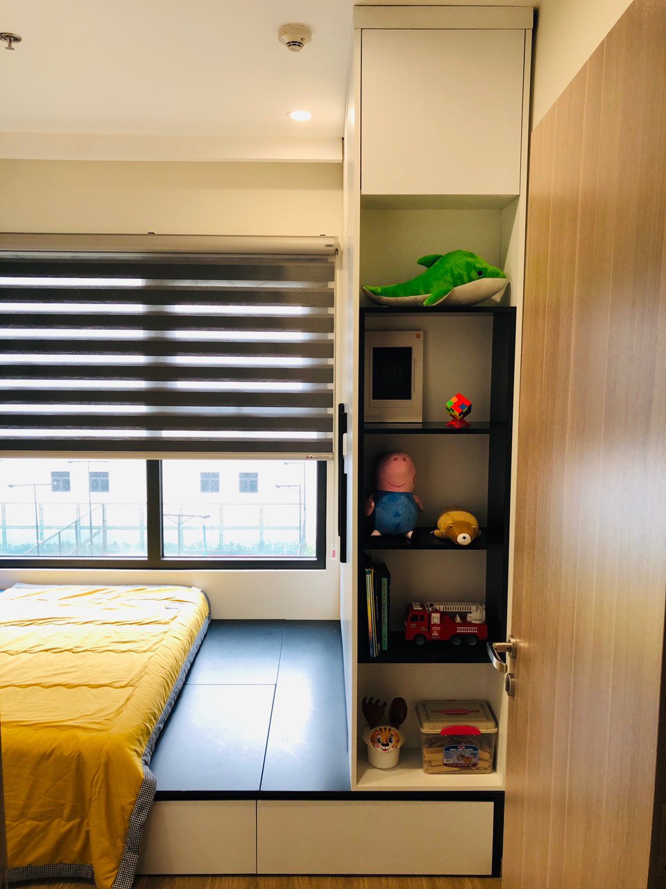 Bán nhà Cầu Giấy ,nhà phố Cầu Giấy ,kinh doanh , ô tô 45mX5tầng ,5.5tỷ Bán nhà Cầu Giấy nhà phố Cầu Giấy vị trí trung tâm quận Cầu Giấy , gần phố Nguyễn khang , đường Láng , Dương Quảng Hàm , Nguyễn Văn Huyên nhiều tiện ích giao thông thuận lợi, gần quận ủy Cầu Giấy,bệnh viện GTVT, gần TTTM, đh Giao Thông , đh Thủ Đô , đh Ngoại Thương,đh Sư Phạm ,công viên Cầu Giấy , công viên Thủ Lệ ,bãi xe……+ Nhà thiết kế 5 tầng đẹp sang trọng nội thất tiện nghi.- Tầng 1 ; khách + bếp . - Tầng 2 3 4: mỗi tầng phòng ngủ, 1 vệ sinh, các phòng full giường tủ, thiết bị. - Tầng 5 phòng thờ, sân phơi. Liên hệ Huấn chuyên bán nhà Cầu Giấy để được tư vấn và xem nhà miễn phí sđt:0971035098(Tôi có rất nhiều nhà phố Cầu Giấy với phân khúc khác nhau!)