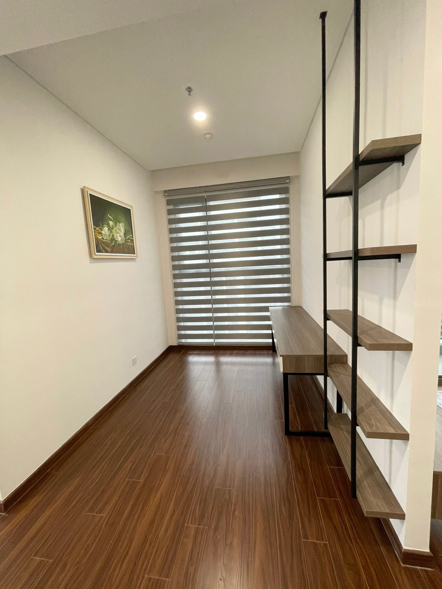 Bán nhà Cầu Giấy ,nhà phố Cầu Giấy ,kinh doanh , ô tô 45mX5tầng ,5.5tỷ Bán nhà Cầu Giấy nhà phố Cầu Giấy vị trí trung tâm quận Cầu Giấy , gần phố Nguyễn khang , đường Láng , Dương Quảng Hàm , Nguyễn Văn Huyên nhiều tiện ích giao thông thuận lợi, gần quận ủy Cầu Giấy,bệnh viện GTVT, gần TTTM, đh Giao Thông , đh Thủ Đô , đh Ngoại Thương,đh Sư Phạm ,công viên Cầu Giấy , công viên Thủ Lệ ,bãi xe……+ Nhà thiết kế 5 tầng đẹp sang trọng nội thất tiện nghi.- Tầng 1 ; khách + bếp . - Tầng 2 3 4: mỗi tầng phòng ngủ, 1 vệ sinh, các phòng full giường tủ, thiết bị. - Tầng 5 phòng thờ, sân phơi. Liên hệ Huấn chuyên bán nhà Cầu Giấy để được tư vấn và xem nhà miễn phí sđt:0971035098(Tôi có rất nhiều nhà phố Cầu Giấy với phân khúc khác nhau!)